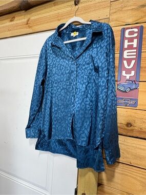 Umgee Teal Blue Animal Print Satin Button-Down Shirt
